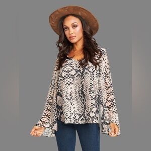 SHOW ME YOUR MUMU Hippie Dippie snakeskin hippie style long sleeve blouse